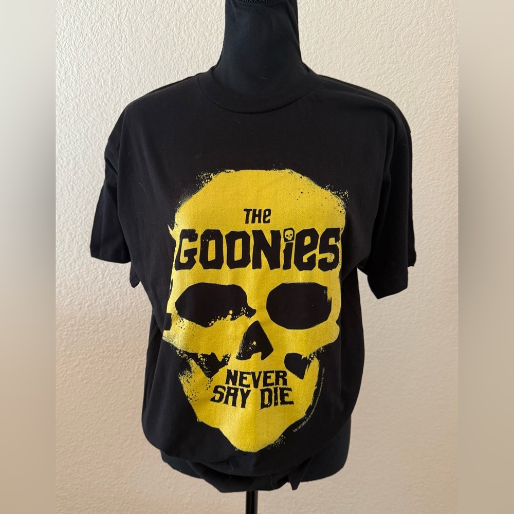 NWOT Goonies T-Shirt Black & Yellow Size Large